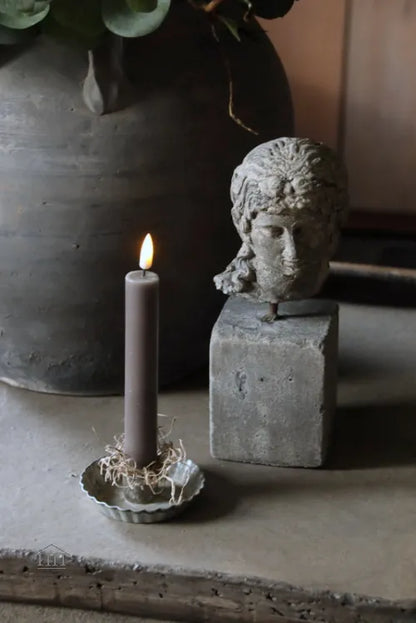 Beeld Eros op blokje