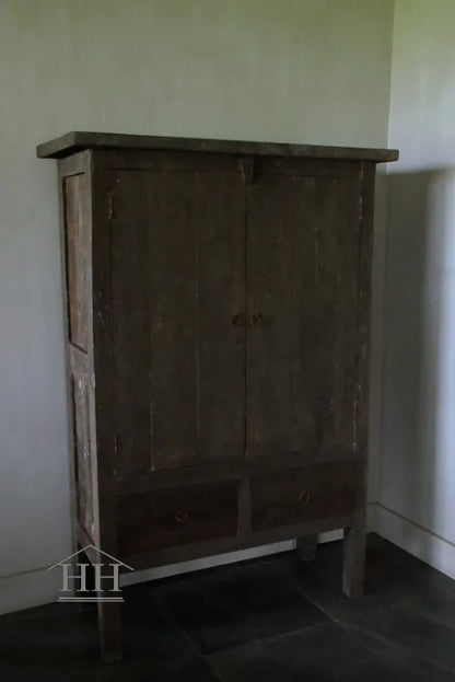 Old Farm Cabinet 160x100 op poot