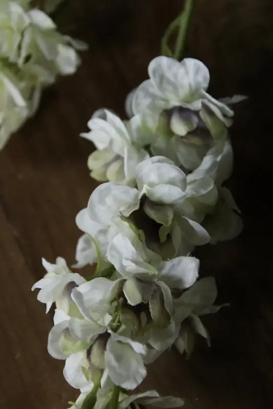 Kunst delphinium wit met nepbloemen van zijde