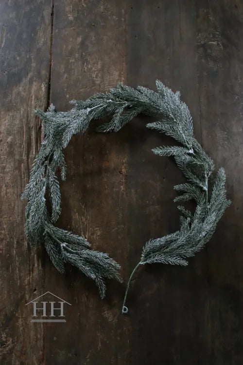 Kunst dennenslinger met ijs 110cm