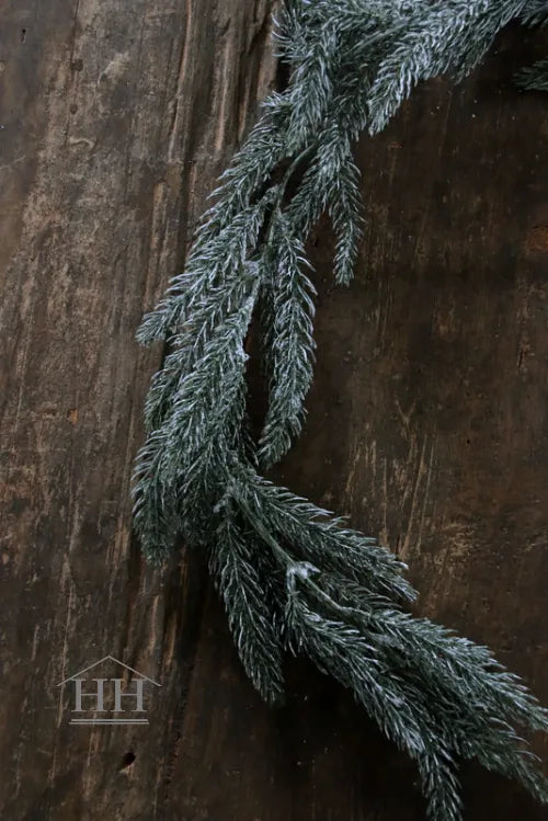 Kunst dennenslinger met ijs 110cm