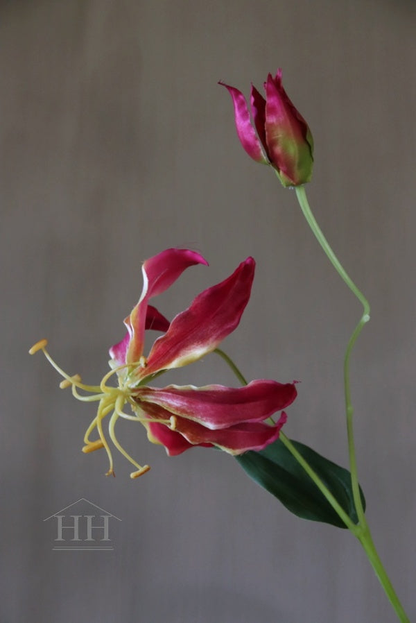 Kusnt gloriosa zijden bloem prachtlelie in het roze