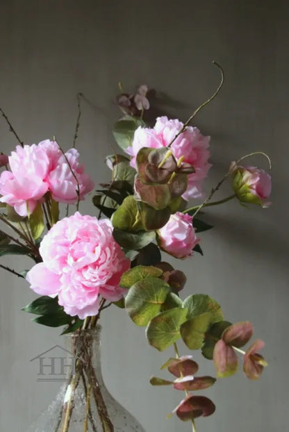 Kunstboeket met roze kunstbloemen