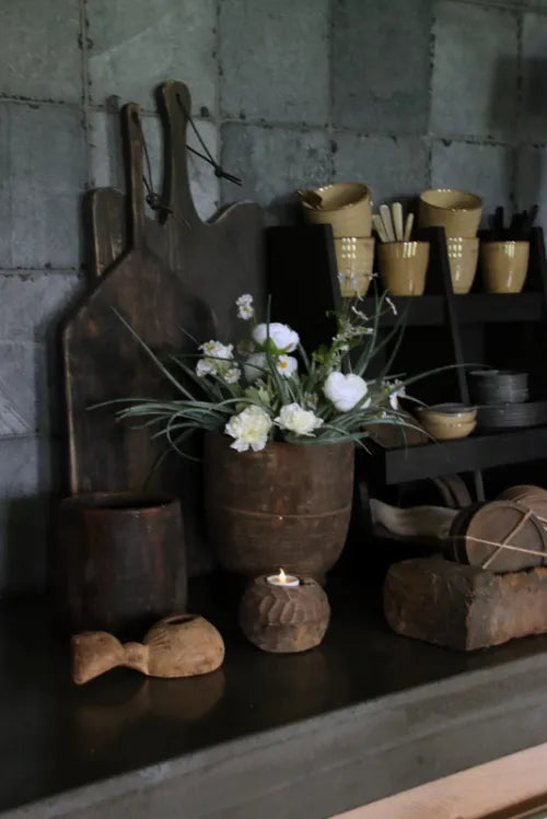 Kunstboeket met witte kunstbloemen, de perfecte decoratie voor in de keuken