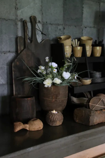 Kunstboeket met witte kunstbloemen, de perfecte decoratie voor in de keuken