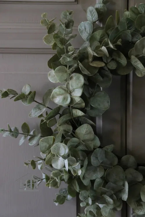 Kunstkrans met levensechte eucalyptus