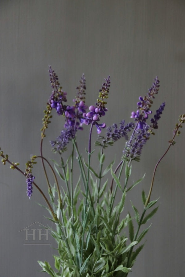 Künstlicher Lavendel im lila/lilagrauen Steintopf