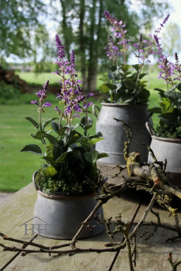 Kunst salie in pot met paarse bloemen