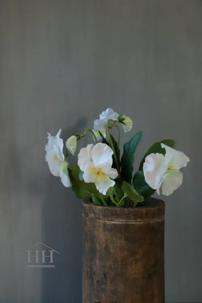 Grootbloemige kunstviool wit met geel hartje