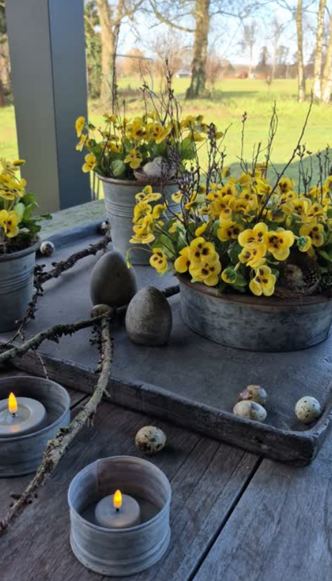 Künstliches Violettgelb