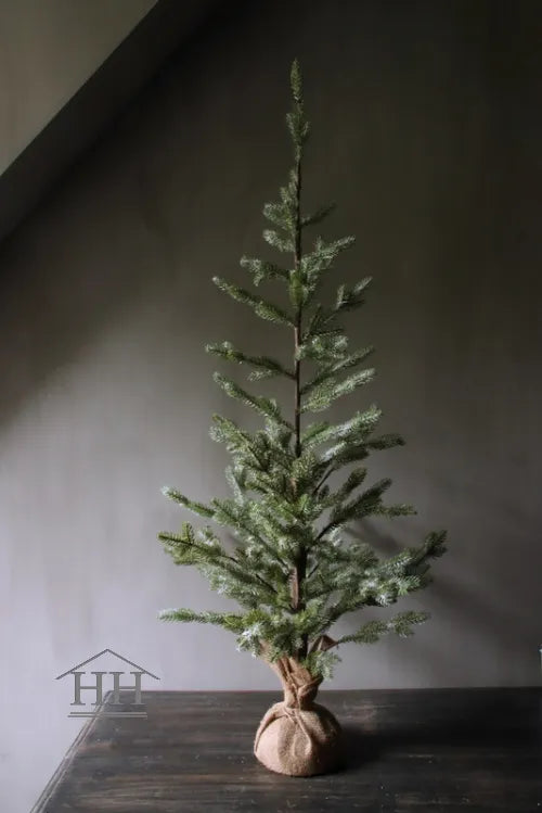 Landelijke realistische kunstkerstboom van 122 cm, geschikt voor in pot en kerstdecoraties. Makkelijk op te bergen in de bijgeleverde doos. - Hillary'sHome