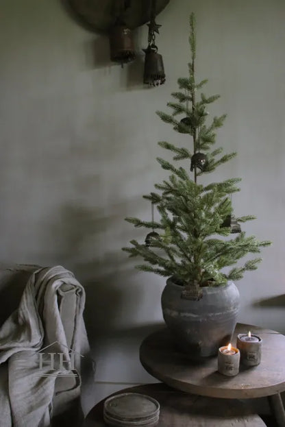 Natuurgetrouwe kunstkerstboom van 122 cm, zonder pot en decoraties, perfect voor een landelijke kerstinrichting. - Hillary'sHome