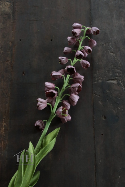 Nepbloem fritillaria in mauve met realistische bloemen