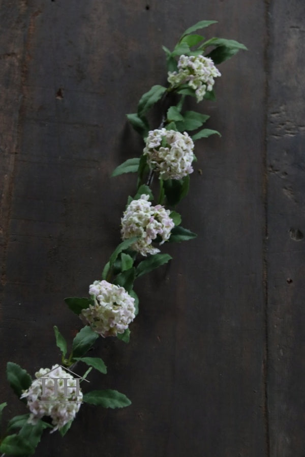 Nepbloem viburnum met zijde bloemen op steel