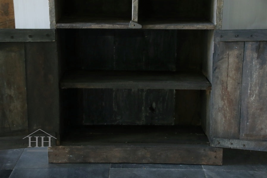 Old Farm compartment cabinet 220x100 Aura Peeperkorn