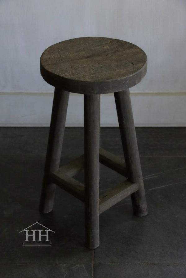 Old Farm round stool Aura Peeperkorn