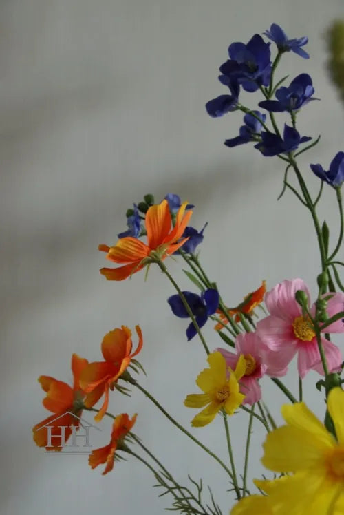 Oranje bloem van zijden materiaal