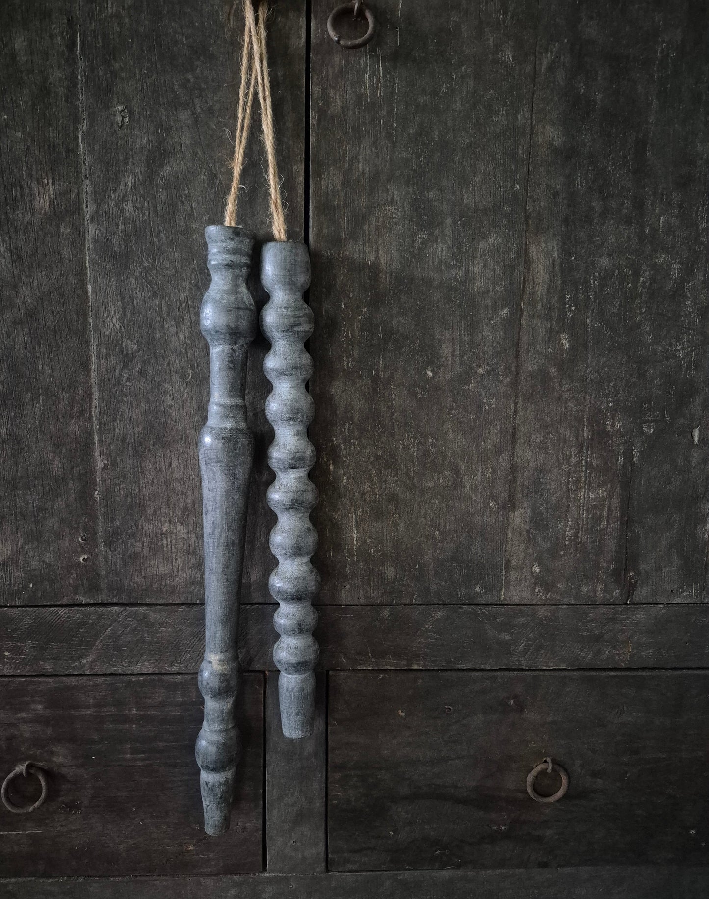 Pegels set van twee landelijke stijl ornament