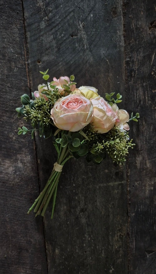 Pioenrozen boeketje zalm met eucalyptus 28 cm
