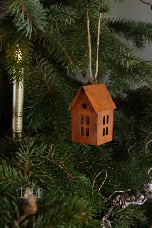 Roestig metalen huisje