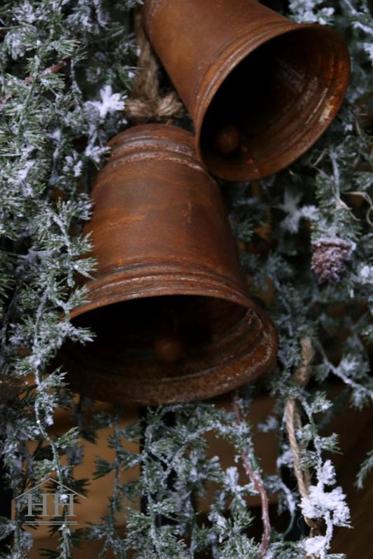 Roestige metalen bel 16cm