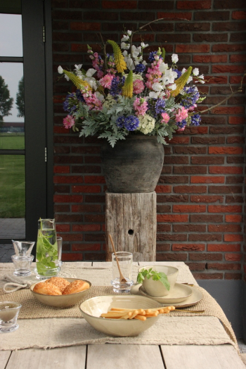 Scabiosa kunstbloem in een boeket