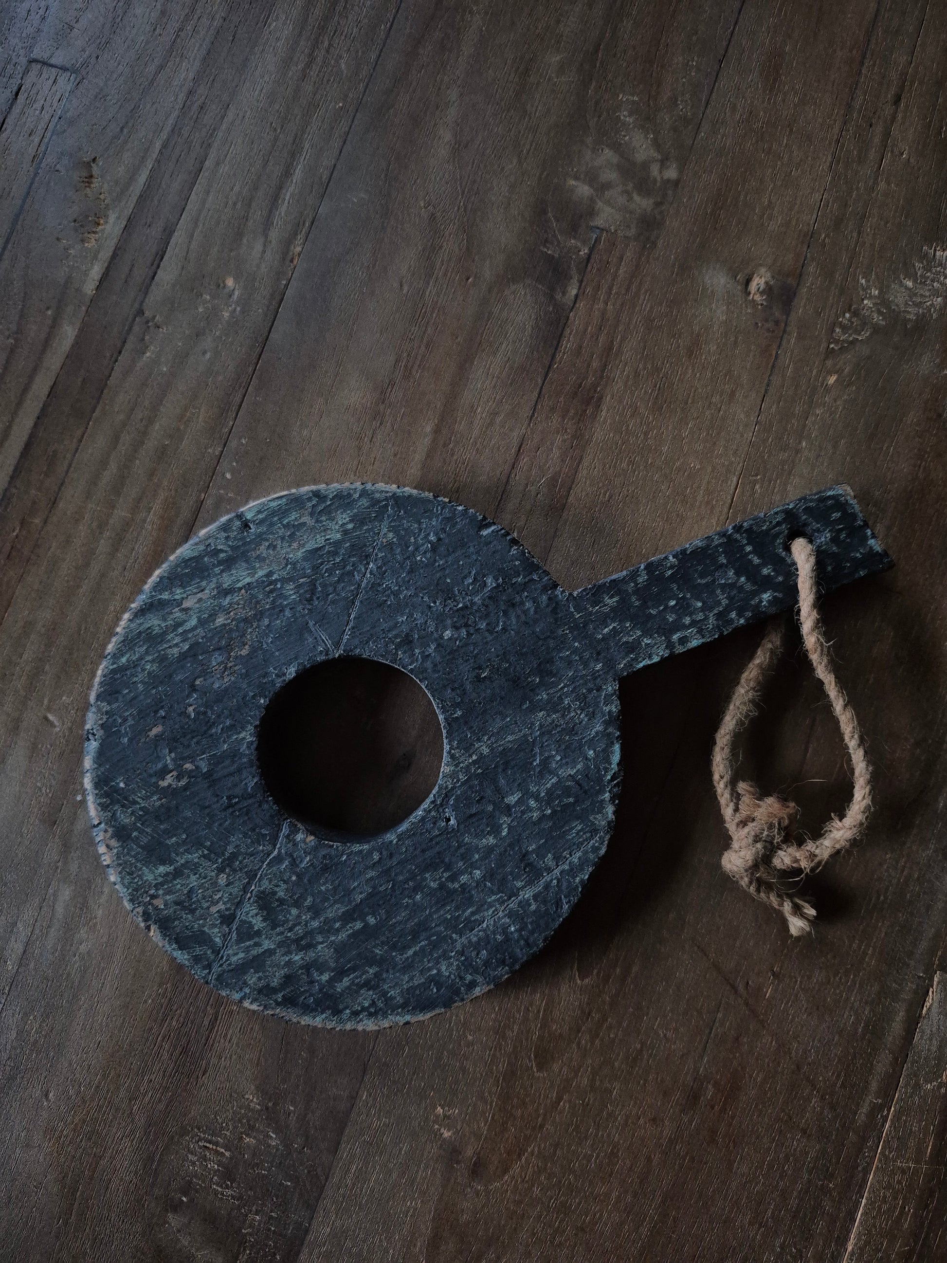 Serveerplankje met bloem en opening