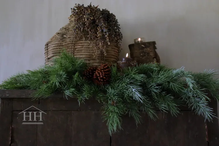 Tischstück aus doppeltem Kunstholz mit Büscheln aus Zeder, 115 cm