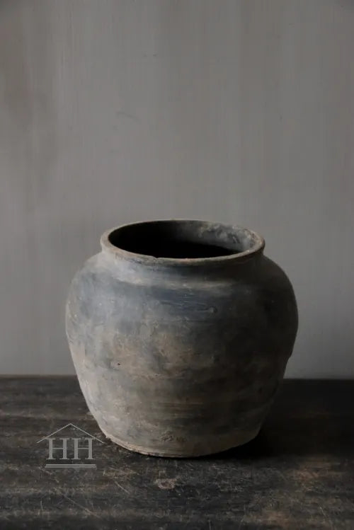 Gray terracotta jug (A2)