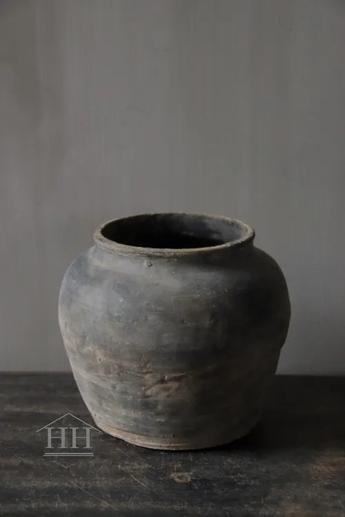 Gray terracotta jug (A2)