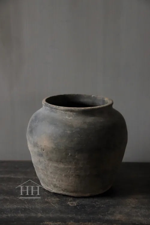 Gray terracotta jug (A2)