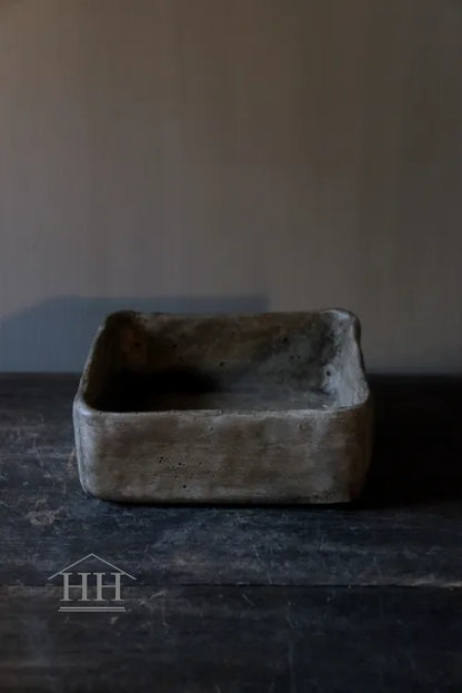 Betonnen bak vierkant M eigen label Hillary'sHome