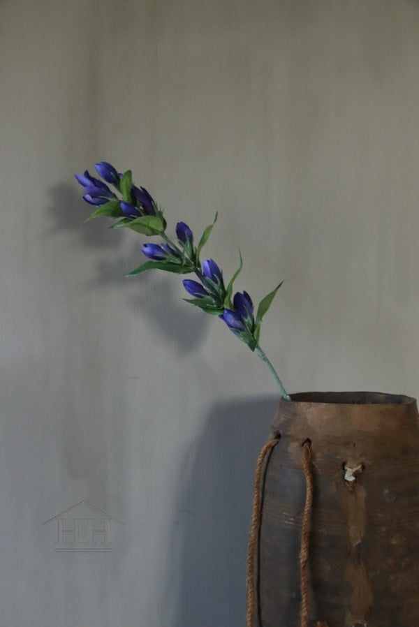 Zijden bloem gentiana in de kleur blauw