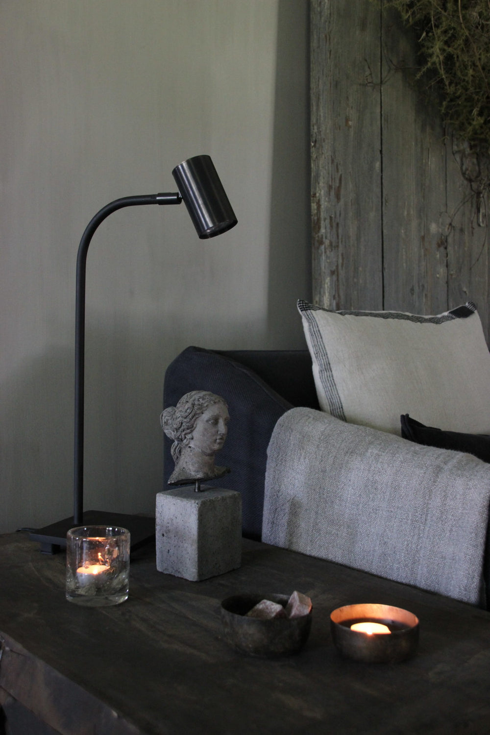 Beeld Venere op beton